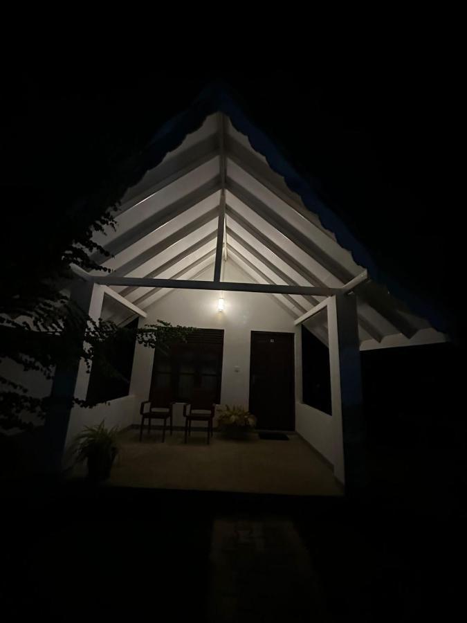 Surfing Beach Nilaveli Trincomalee Eksteriør billede
