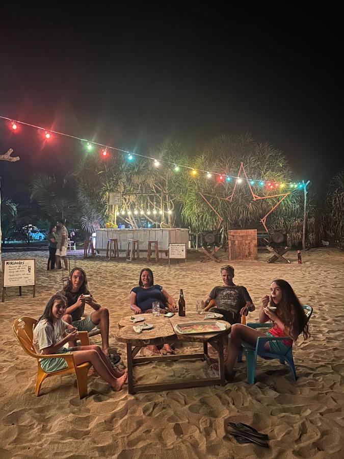 Surfing Beach Nilaveli Trincomalee Eksteriør billede