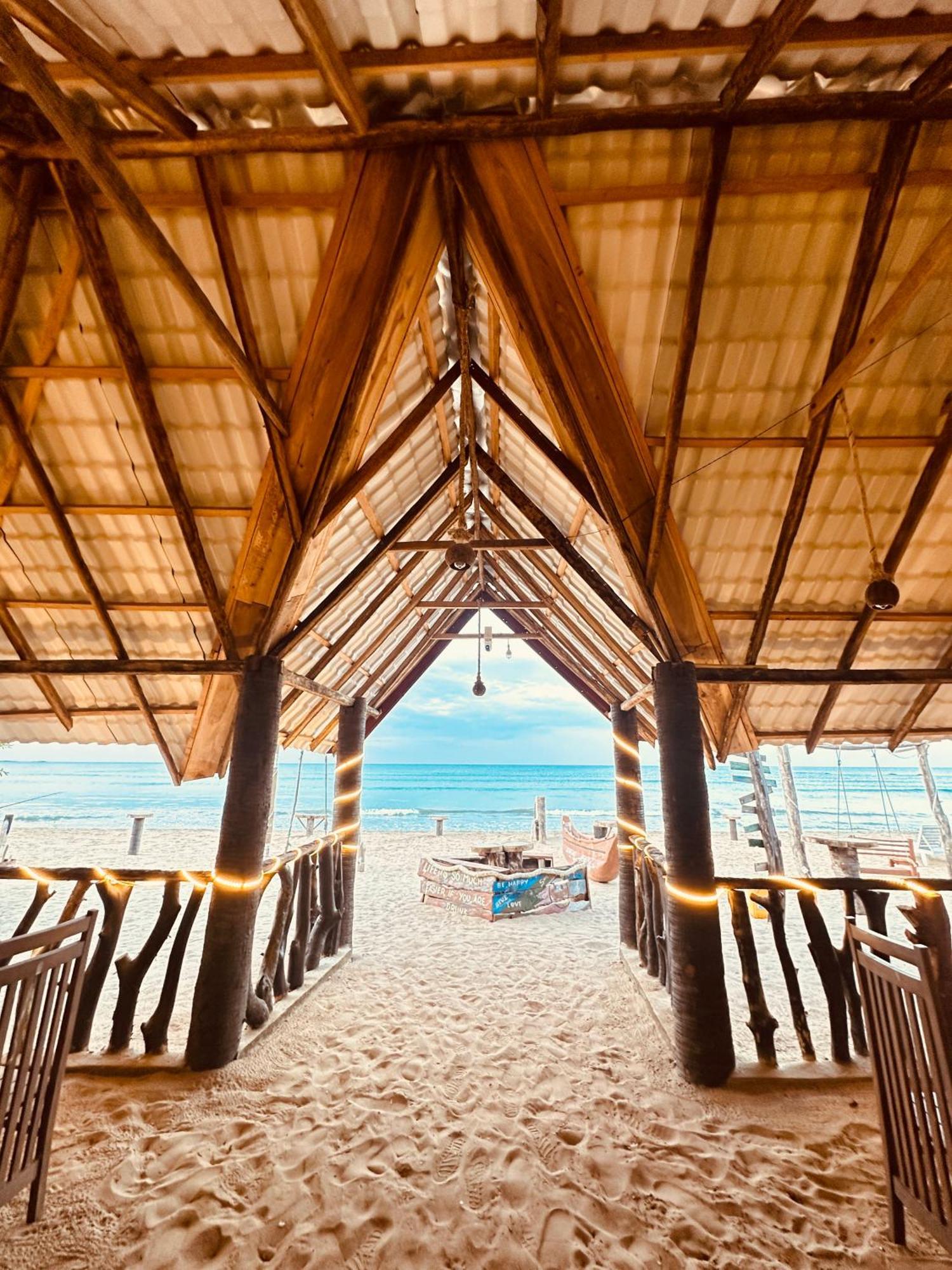 Surfing Beach Nilaveli Trincomalee Eksteriør billede